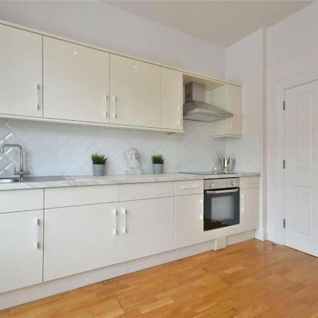 Luxury 3 Bed Apartment - Huge Outdoor Terrace & Amazing Transport Links Londen Buitenkant foto