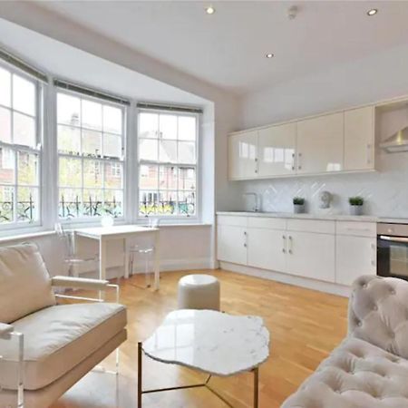 Luxury 3 Bed Apartment - Huge Outdoor Terrace & Amazing Transport Links Londen Buitenkant foto