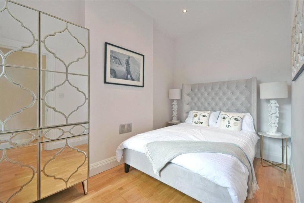 Luxury 3 Bed Apartment - Huge Outdoor Terrace & Amazing Transport Links Londen Buitenkant foto